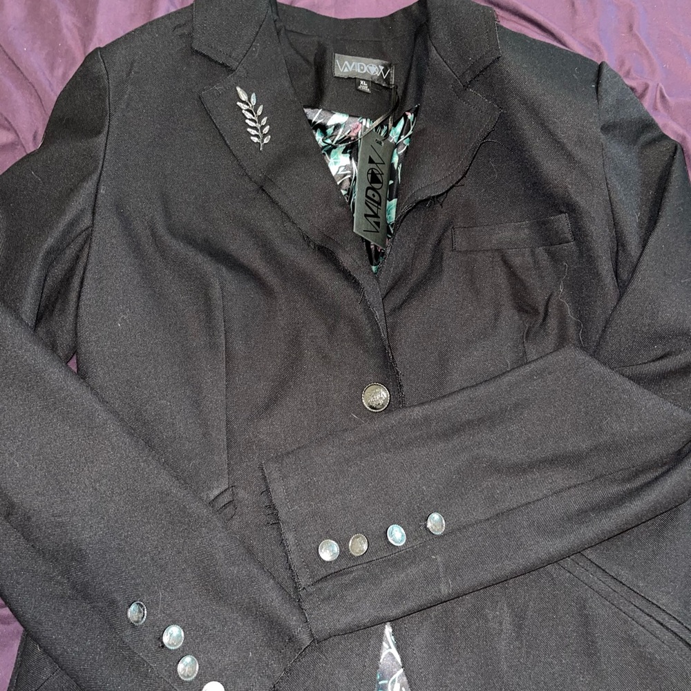 Widow cut away jacket